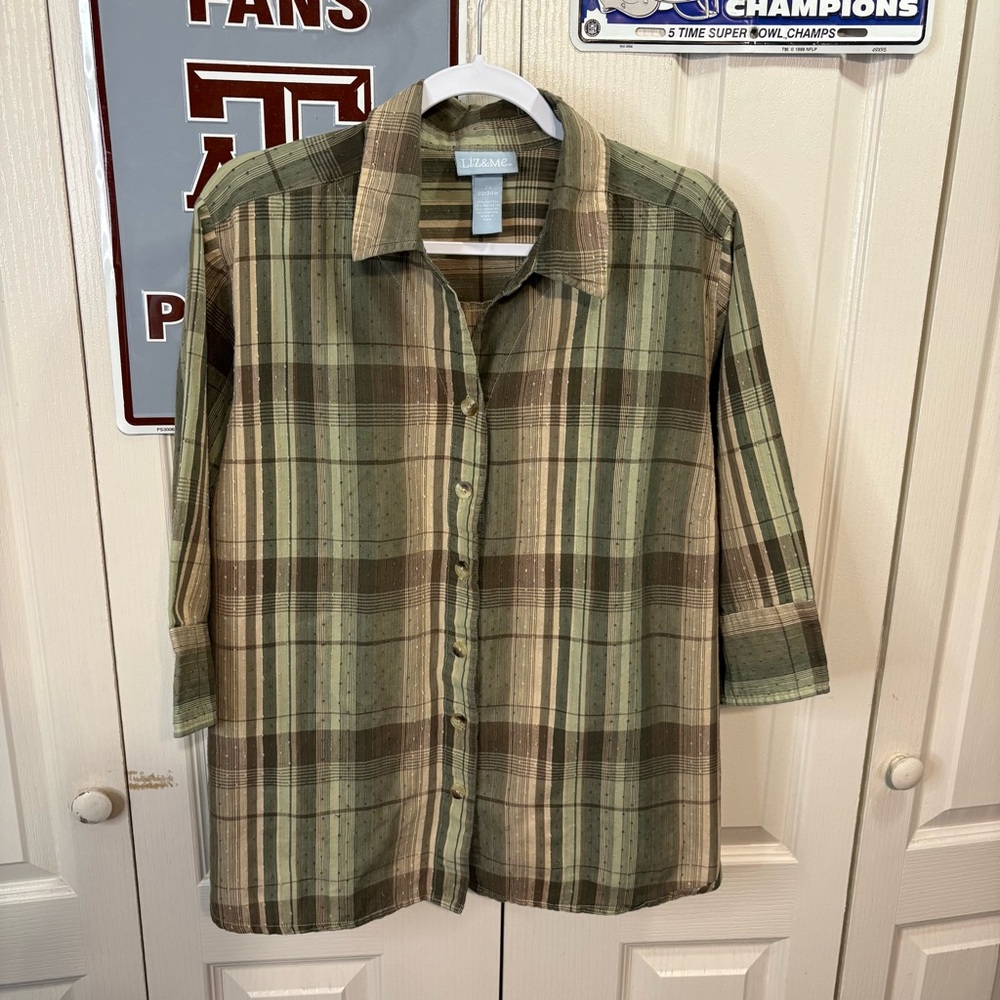 Liz & Me Green Plaid Button-Up Shirt